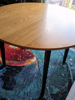 Jysk kitchen table like new, round with oak veneer surface