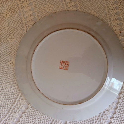 Porcelain decorative plate with oriental figures, Rose Medallion style, 25.5 cm