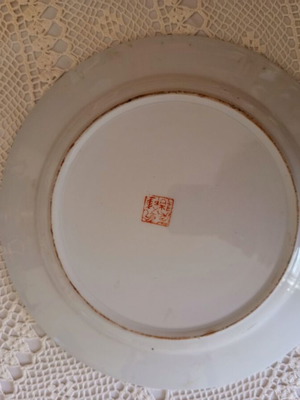 Porcelain decorative plate with oriental figures, Rose Medallion style, 25.5 cm