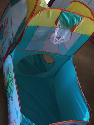 Children's Play Tent like new, easy to fold and store