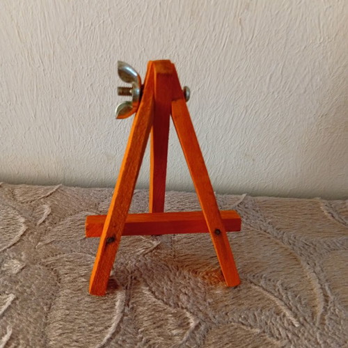 Wooden small easel with adjustment screw, 10 cm height