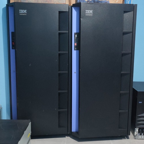 IBM 2105-B09 Versatile Storage Server 1998 used