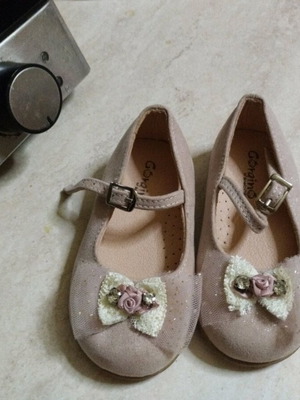 Gorgino baby shoes size 19 like new