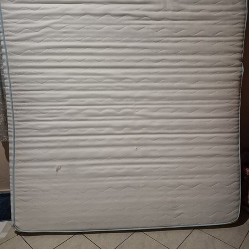 Memory foam mattress like new, dimensions 1.80×2.00