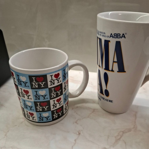 Mugs like new without tags