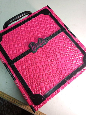 Barbie wardrobe 2011 like new, pink fuchsia