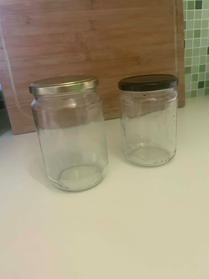 Glass jars like new, set of 7 with metal lids