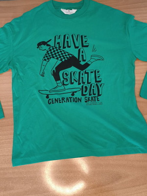 H&M Slevved T-shirt new, black and green, size XS for 12 years