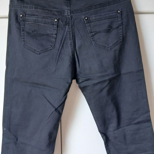Capri women's pants like new, size 42, black
