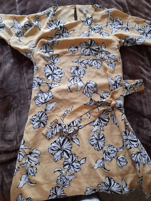 Yellow women's dress H&M floral like new with belt size 46