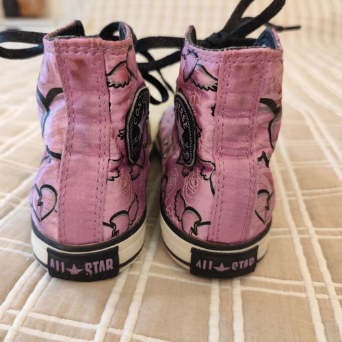 Converse Chuck Taylor High Tops kids used, purple angel hearts, size 33