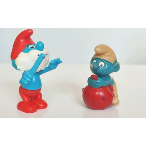 Smurf Miniatures used, 2 collectible figures from 80s and 90s