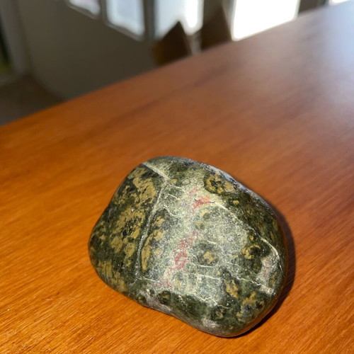 Serpentine type rock new with natural patterns