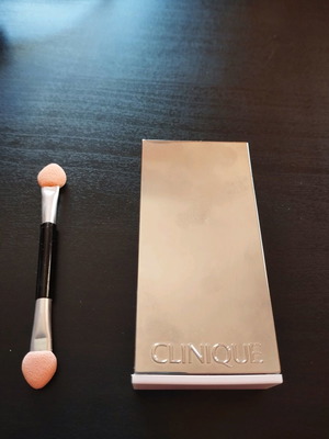 Clinique eyeshadow pink and purple new set with brush