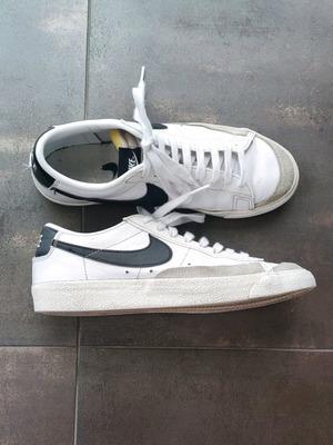 Nike Blazer Low '77 sneakers size 42 like new, black and white