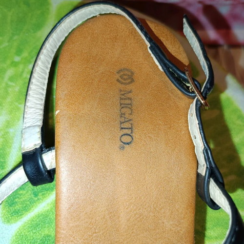 Migato Sandals Size 39 like new with rhinestones