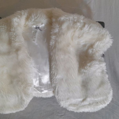Polyester fur 100% like new for 9 to 10 years old