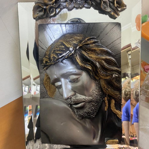 Framed 3D Christ figure mirror like new, 37×28 cm
