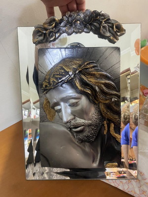 Framed 3D Christ figure mirror like new, 37×28 cm