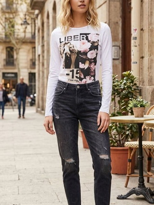 Μπλούζα Bershka λευκή με στάμπα, σαν καινούργιο, Νο S