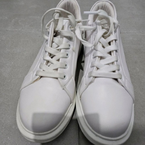 White sneakers like new, size 39