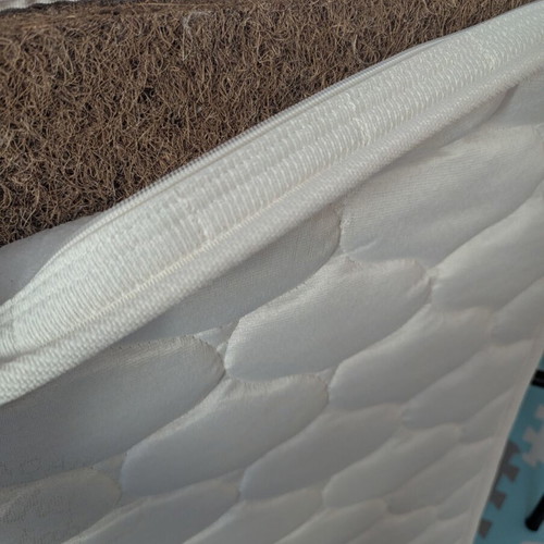 Cradle mattress with coconut fiber cover like new, anti-acari washable
