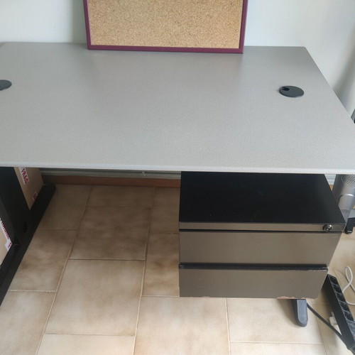 Desk used 80x120 cm with two spacious drawers