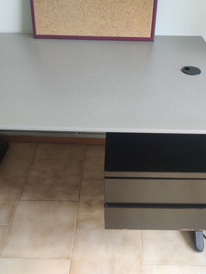 Desk used 80x120 cm with two spacious drawers