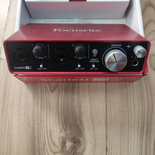 Focusrite Scarlett 2i2 2nd Gen audio interface like new