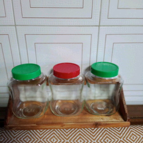 Spice jars like new with base