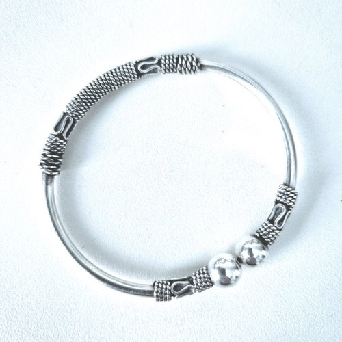Silver 9.25 bracelet like new, reinforced at the bottom