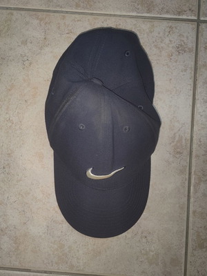 Nike dark blue cap