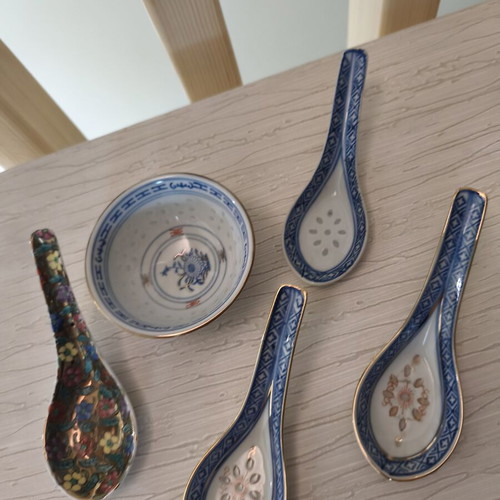 Porcelain spoons and small bowl like new, set of 5