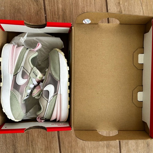 Nike Waffle One kids sneakers like new, pink green N22