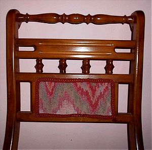Ξύλινη Καρέκλα Σαλονιού Vintage με Περίτεχνη Σκαλιστή Πλάτη.