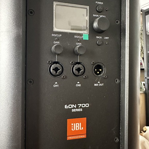 JBL EON 715 surround speakers like new, set of 2 with stands