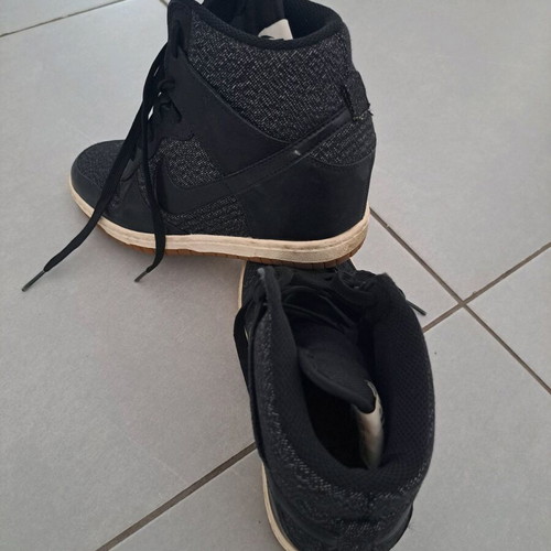 Nike athletic boots like new, size 40.5, black