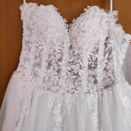 Wedding dress new with veil and genuine Swarovski stones