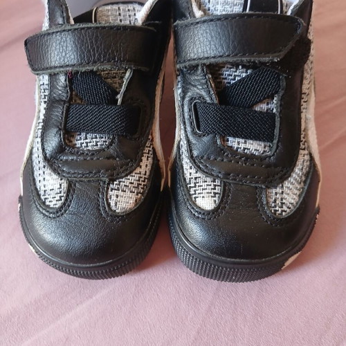 Puma athletic shoes size 24 like new, black