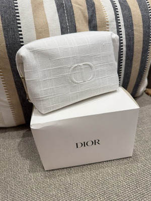 Dior Beauty White Toiletry Pouch new with box