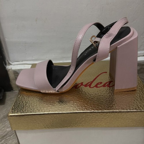 Lilac sandals size 37 with 9 cm heel like new