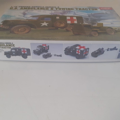 U.S Ambulance & Towing Tractor Model Kit 1/72 New