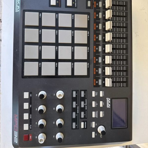 Akai MPD32 MIDI controller