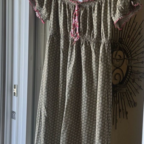 BSB mini dress like new, green and pink, size M