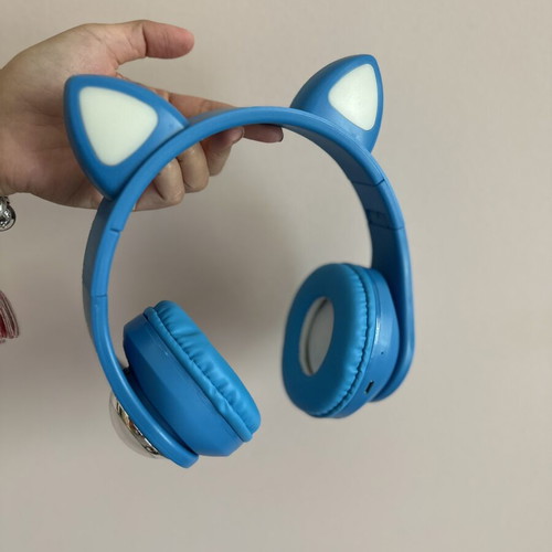 Stitch wireless headphones like new
