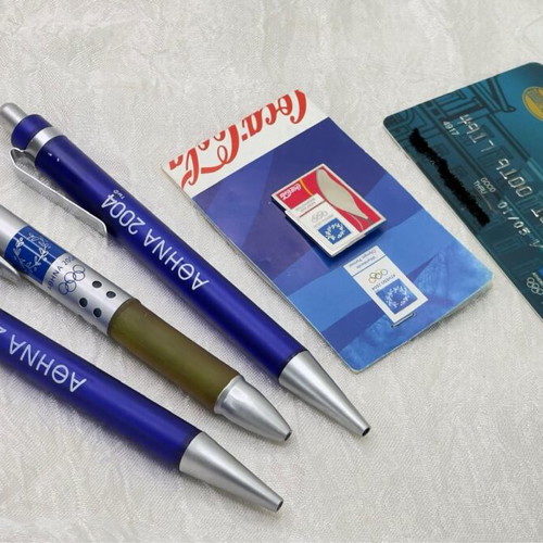 Athens 2004 collectibles like new, 3 pens, 1 pin, card