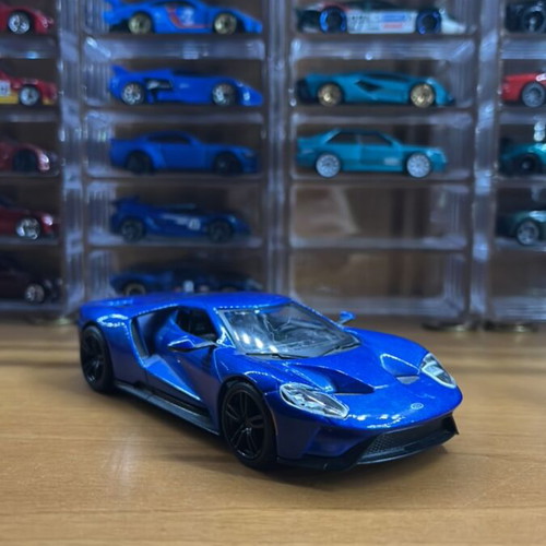 Burago 2017 Ford GT 1/32 scale like new
