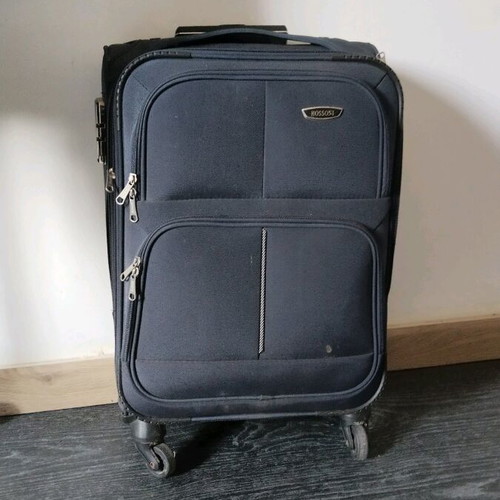 Suitcases like new with dimensions 54.5x38x22.5 cm