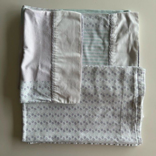 Down Town crib bedding set used, cotton satin