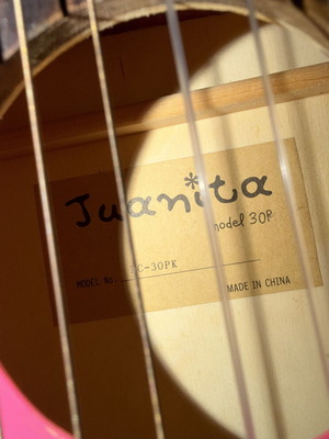 Juanita Model 30r Guitar like new